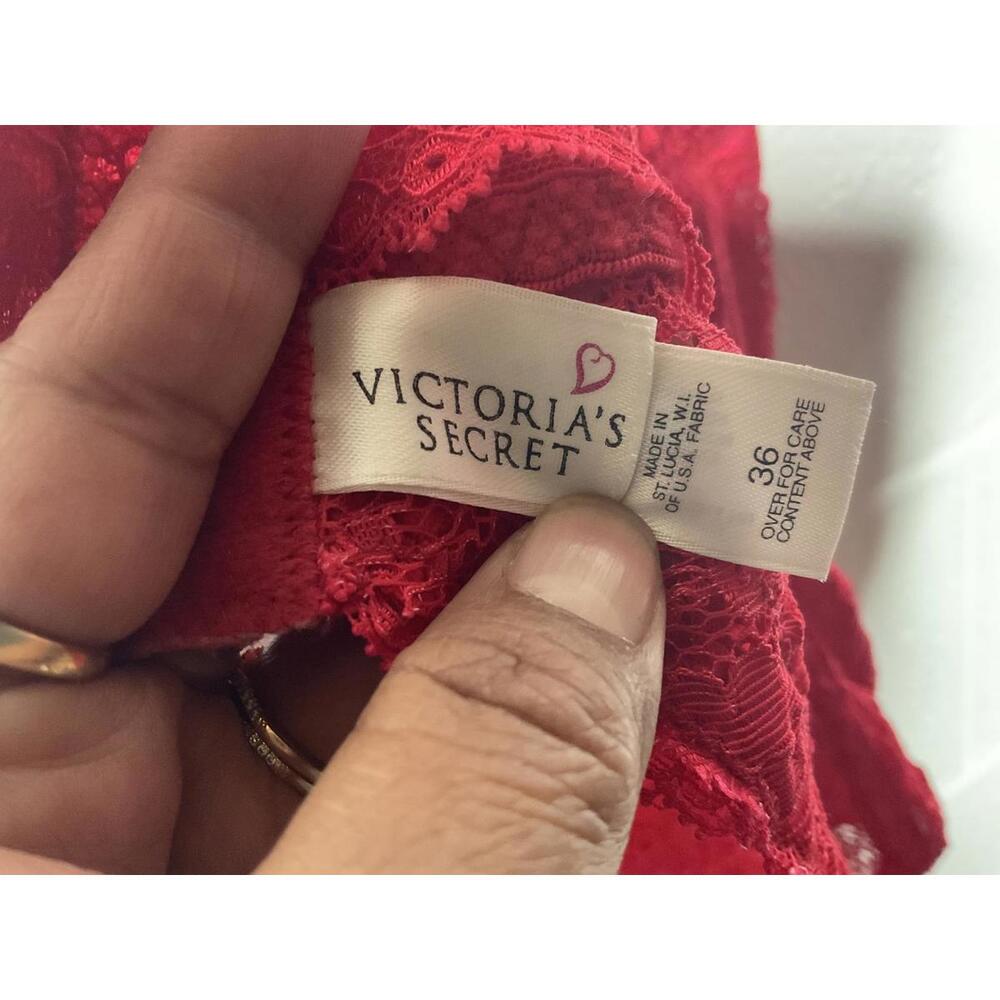 < Vintage Victoria’s Secret Red Lace Corset With Garter Straps > - Picture 2 of 4